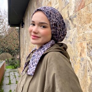 Mor Çiçek Desen Tülbent Eşarp Bone